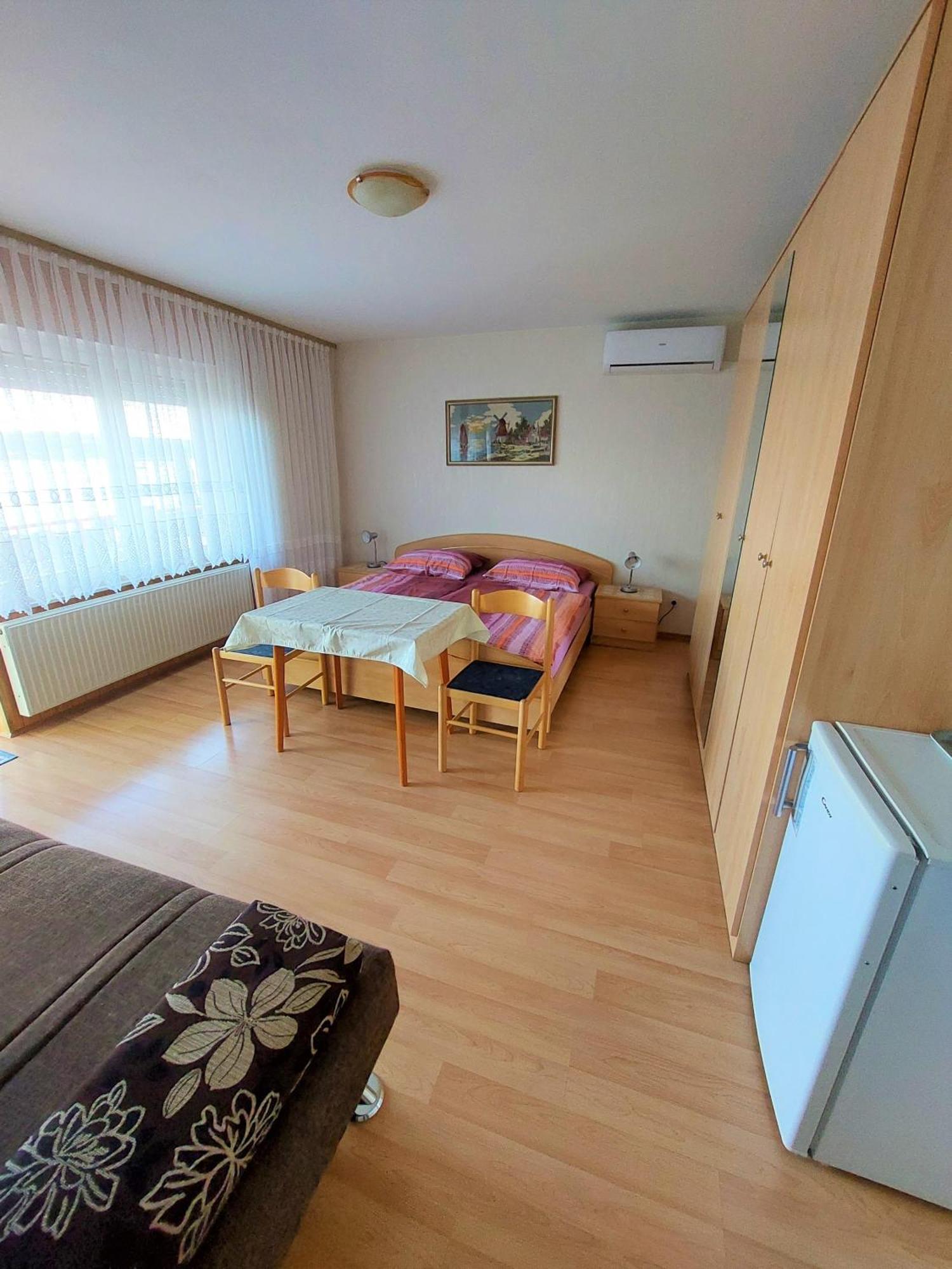 Sobe Crikvenica 29926 - Mileva Hotell Rum bild